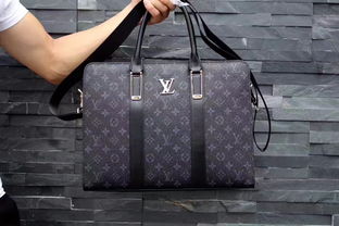 廣州二手服裝鞋帽箱包市場(chǎng) 巴寶莉、普拉達(dá)、LV等奢侈品牌貨源直供解析